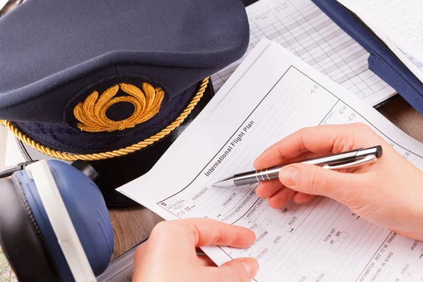 Airplane pilot filling in flight plan — Stock Photo, Image