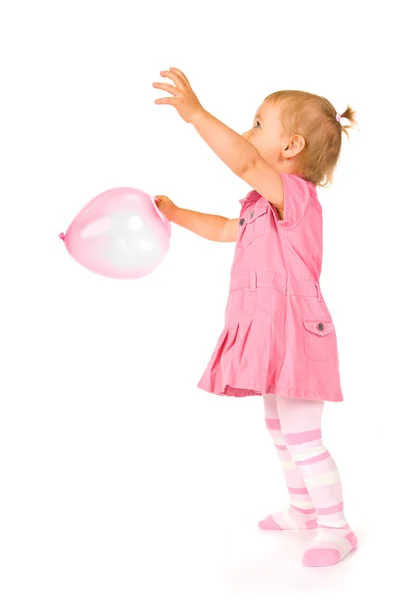 Симпатичный ребенок с шариком — стоковое фото