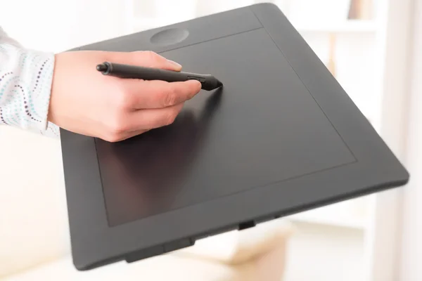 Hands holding graphic tablet — Stock Photo, Image