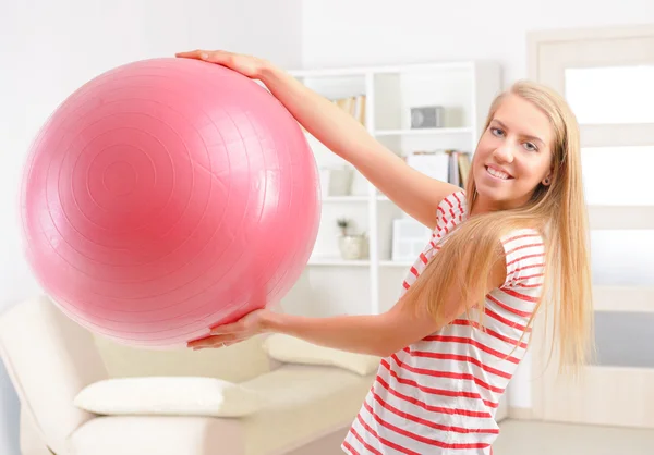 Woman with gym ball — Stock Photo, Image