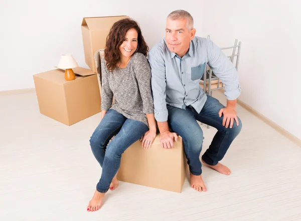 Couple at new home — Stock Photo, Image