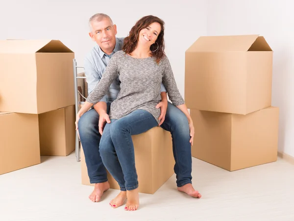 Couple at new home — Stock Photo, Image