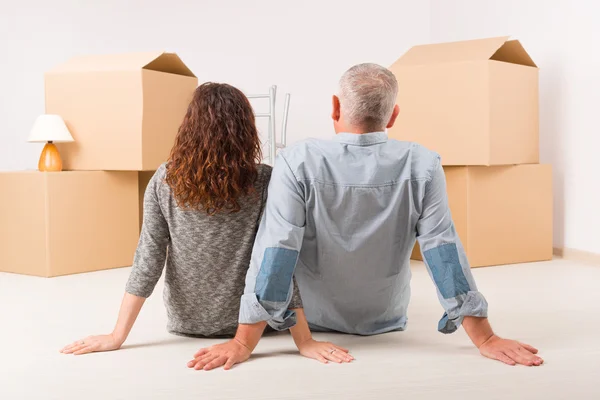 Couple at new home — Stock Photo, Image