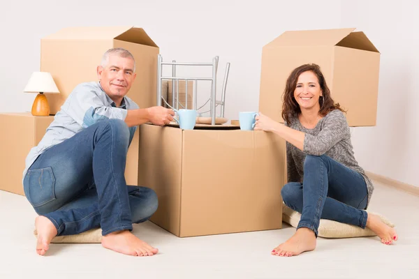 Couple at new home — Stock Photo, Image