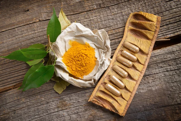 Herbal curcumin capsules — Stock Photo, Image