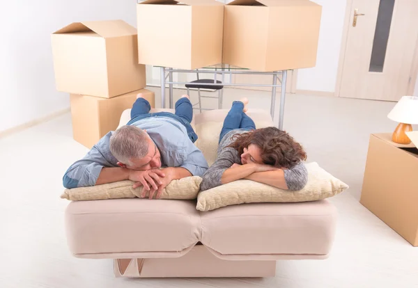 Mature couple at new home — Stock Photo, Image