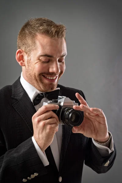 Hombre con cámara — Foto de Stock