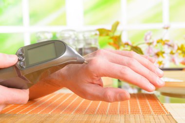 bir nokta bulmak electroacupuncture