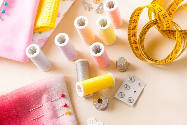Sewing accessories on the table — Stock Photo, Image