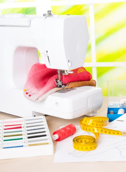 Sewing machine and sewing accessories — Stock Photo, Image