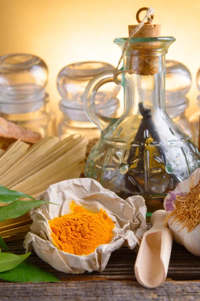 Tumeric powder and other herbs — Stock Photo, Image