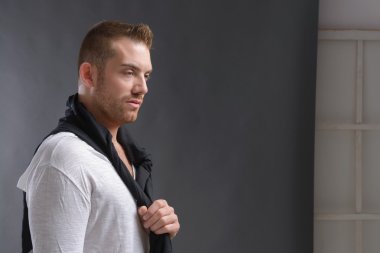 Genç adam.