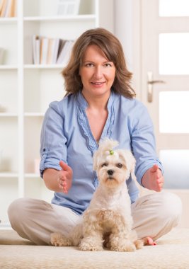 Reiki terapi pratiği kadın