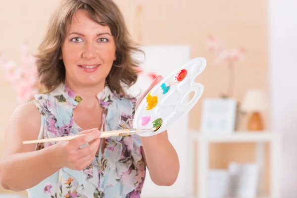 Kunstenaar op het werk — Stockfoto