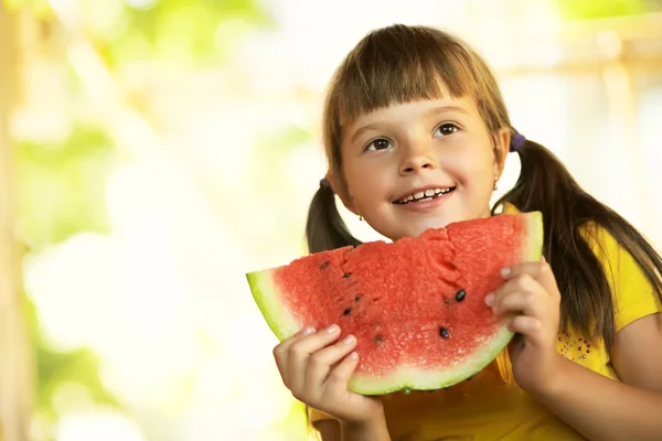 Gadis dengan sepotong semangka — Stok Foto