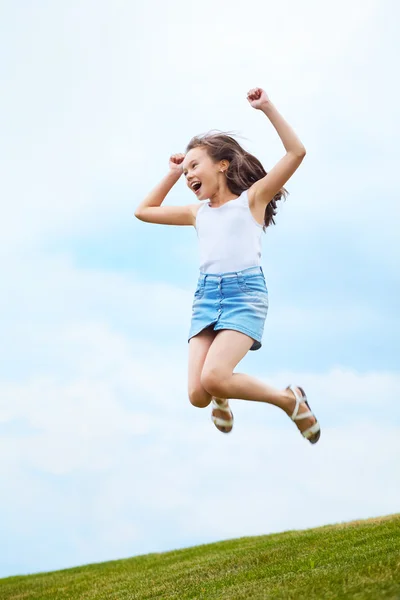 Springen meisje — Stockfoto