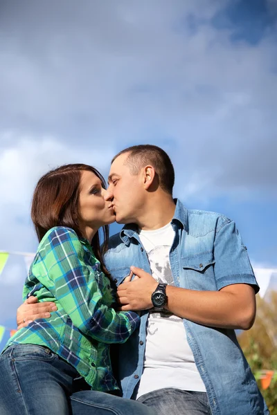 Pareja en un paseo — Foto de Stock