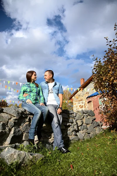 Pareja en un paseo — Foto de Stock