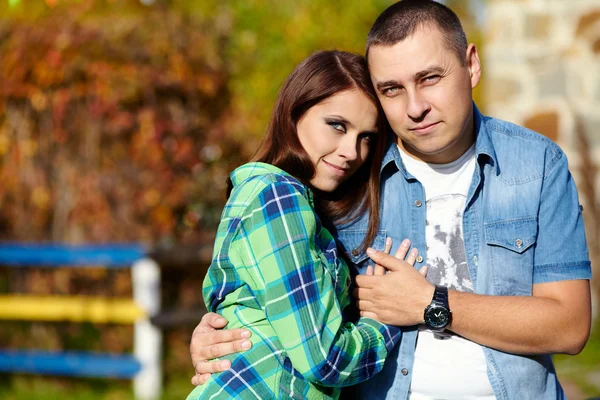 Pareja en un paseo — Foto de Stock