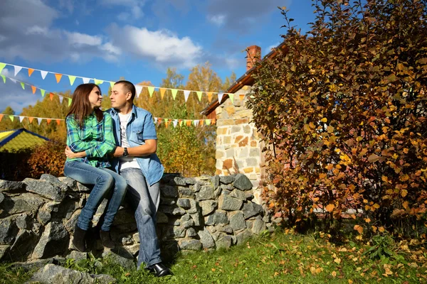 Pareja en un paseo — Foto de Stock