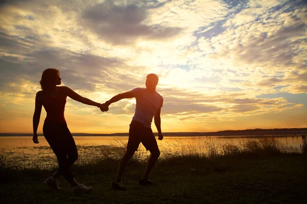 Paar silhouetten — Stockfoto