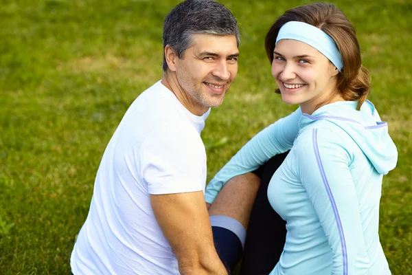 Porträt eines sportlichen Paares — Stockfoto