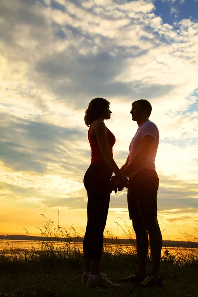 Silhouettes couple — Photo