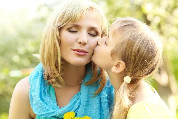 Mother and daughter — Stock Photo, Image