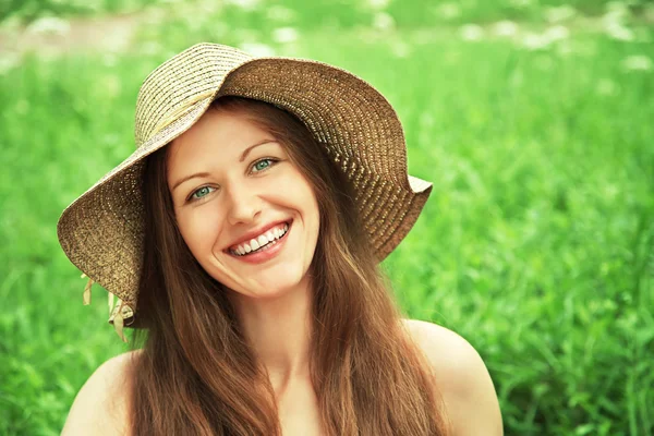 Krásná žena s kloboukem — Stock fotografie
