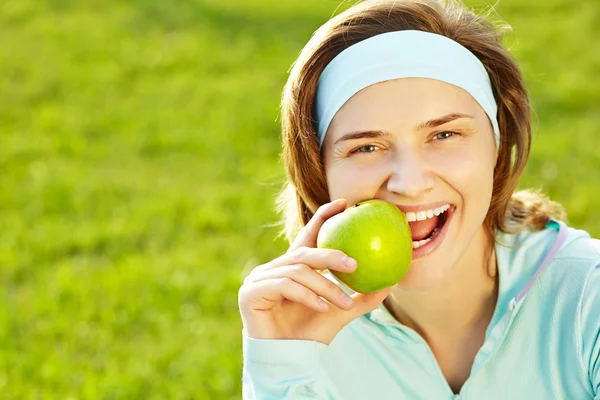 Sporty smiling woman — Stock Photo, Image
