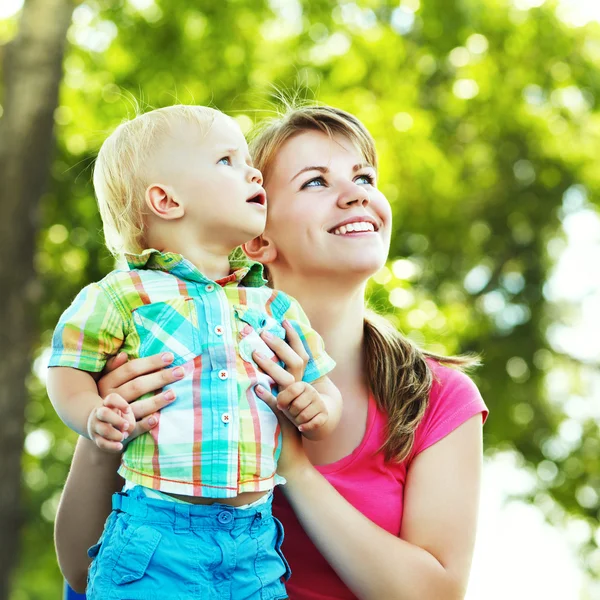 Portret van moeder en zoon — Stockfoto