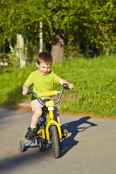 Boy with bike — Stock Photo, Image