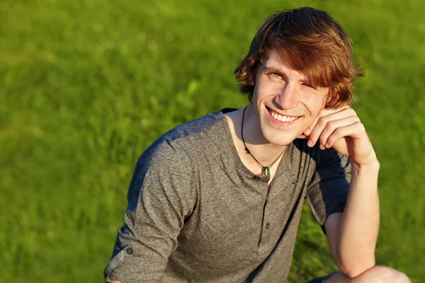 Retrato de un joven — Foto de Stock