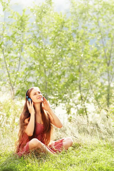 Woman with Headphones Outdoors — Stock Photo, Image