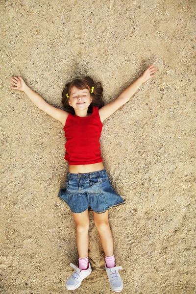 Girl lying on the sand — Stock Photo, Image