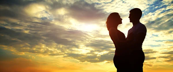 Silhouettes couple — Photo