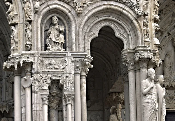 A entrada da catedral de Chartres — Fotografia de Stock