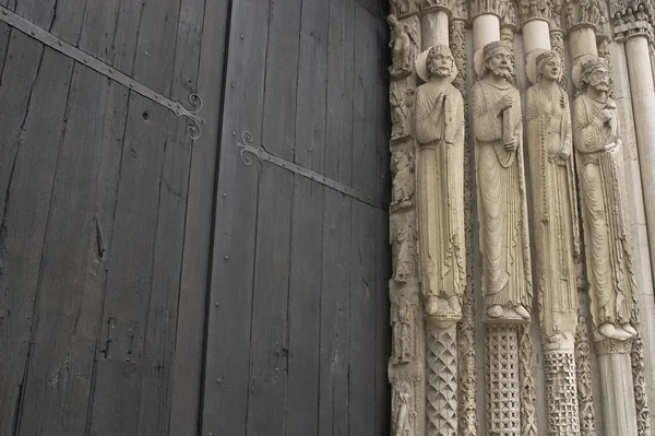 The entrance of Chartres cathedral — Stock Photo, Image