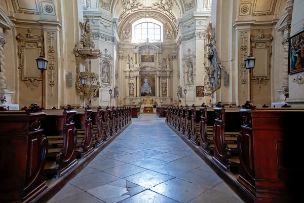 Innenraum der barocken Kirche — Stockfoto