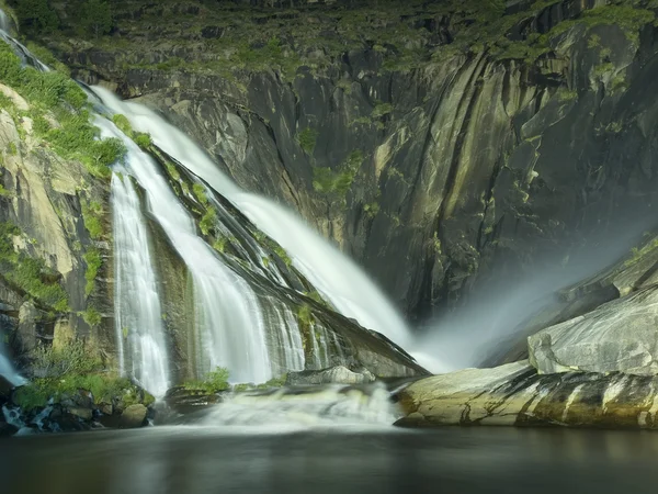 Xallas vattenfall i Ézaro på natten — Stockfoto