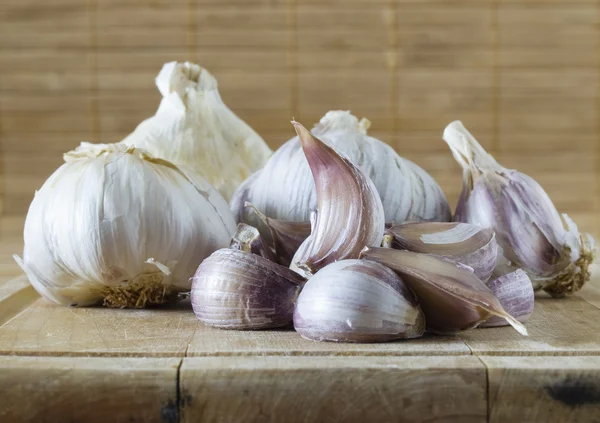 Некоторые Garlics (3 ) — стоковое фото