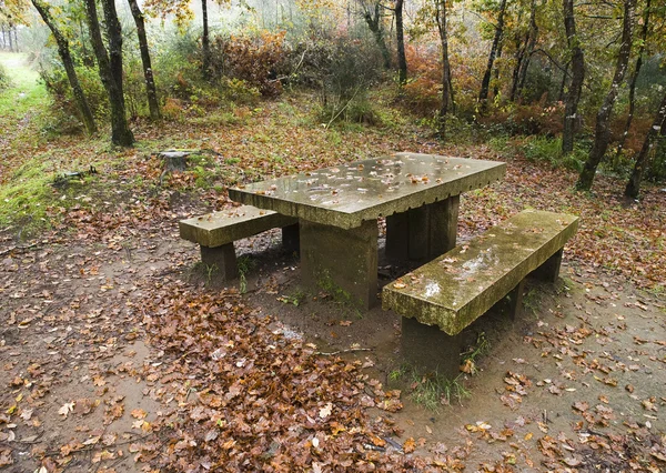 Banco e tavolo in pietra — Foto Stock