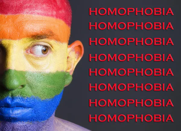 Gay flagg möter man, homofobi koncept — Stockfoto