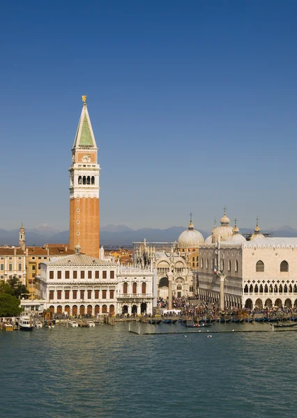 Campanile in Venice in a sunny day. — Stock Photo, Image