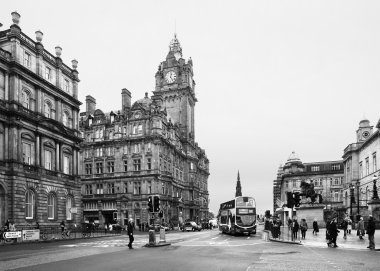 Edinburgh, İskoçya-Ocak 20: Kentsel sahnede siyah ve beyaz e