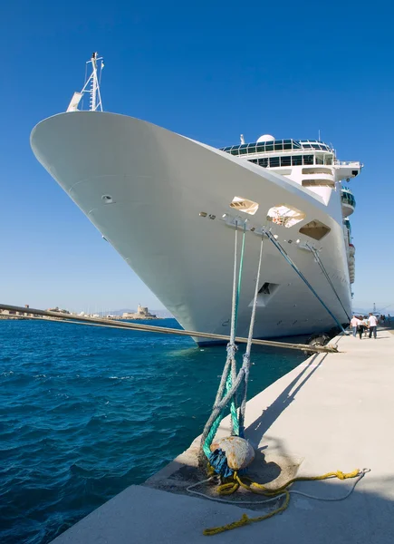 Cruise ship docked in the port — Stock Photo, Image