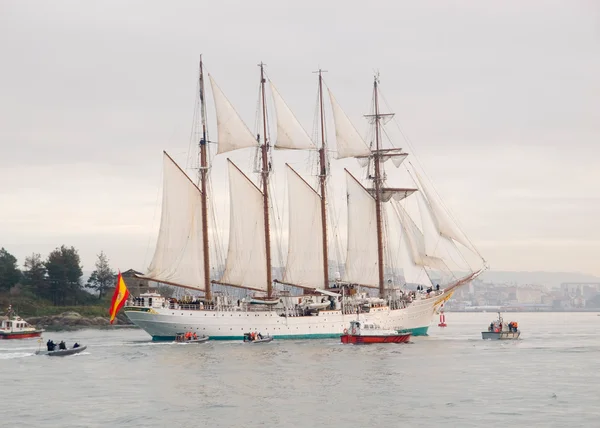 FERROL, ESPAÑA - 15 DE FEBRERO: Buque de entrenamiento de la Armada Española, Juan Se — Foto de Stock