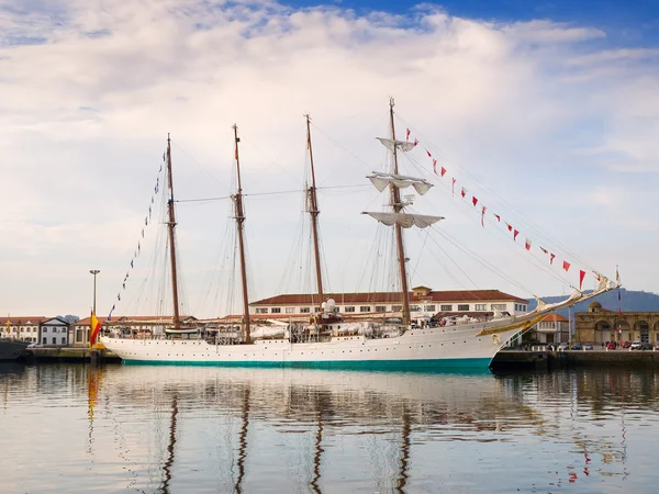 Ferrol, Spanje - 16 februari: Spaanse marine opleidingsschip, juan se — Stockfoto