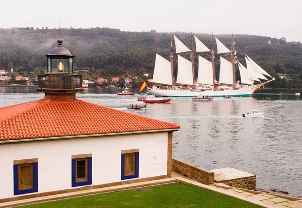 Ferrol, spain - 15 februari: spanska flottans skolskepp, juan se — Stockfoto