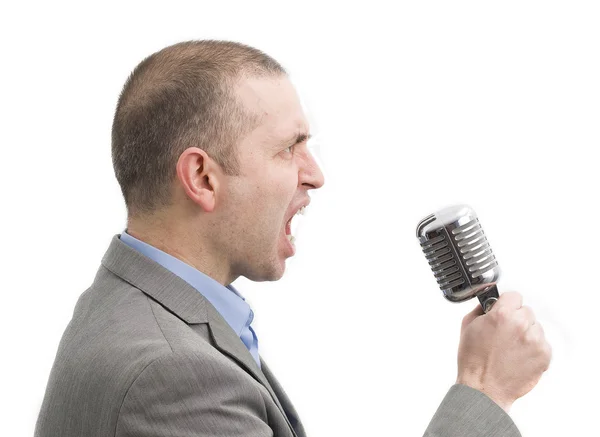 Hombre gritando con un micrófono — Foto de Stock